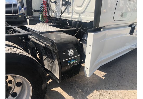 Đầu kéo Mỹ Freightliner Cascadia động cơ CUMMINS ISX 1 CAM gallery 11