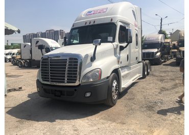 Đầu kéo Mỹ Freightliner Cascadia động cơ DD15 gallery 2